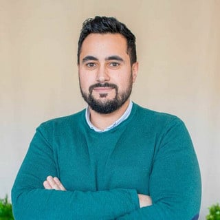 A man smiling for a picture.